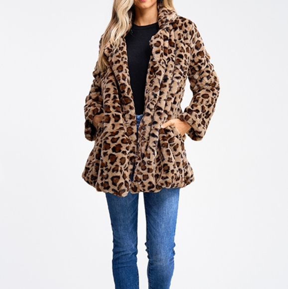 LAST ONE SIZE SMALL - NEW Hot style- Cheetah Faux Fur & Fleece Coat - Picture 2 of 10
